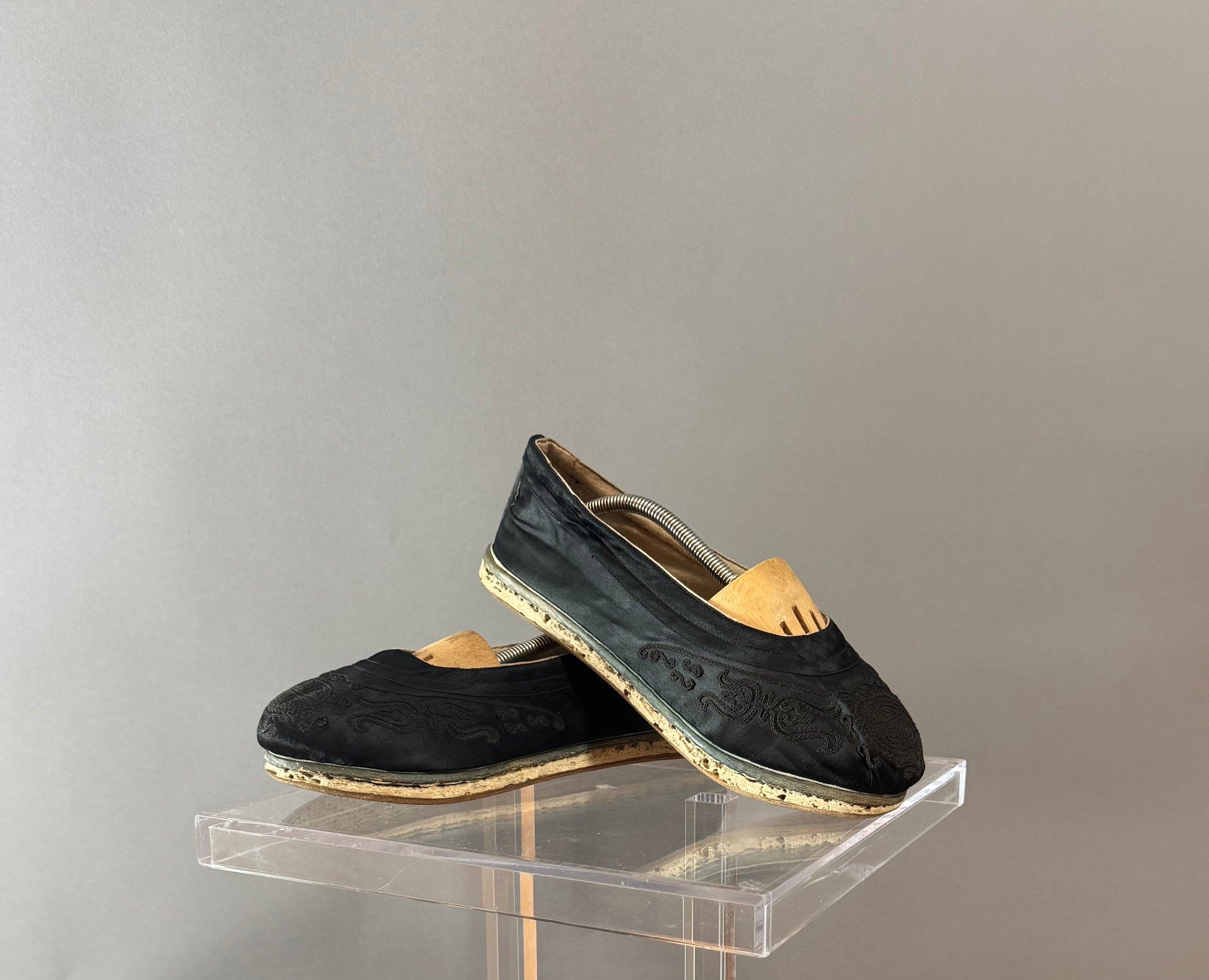 Antique Qing Dynasty Chinese Silk Vintage Manchu Slippers 1900-1910's