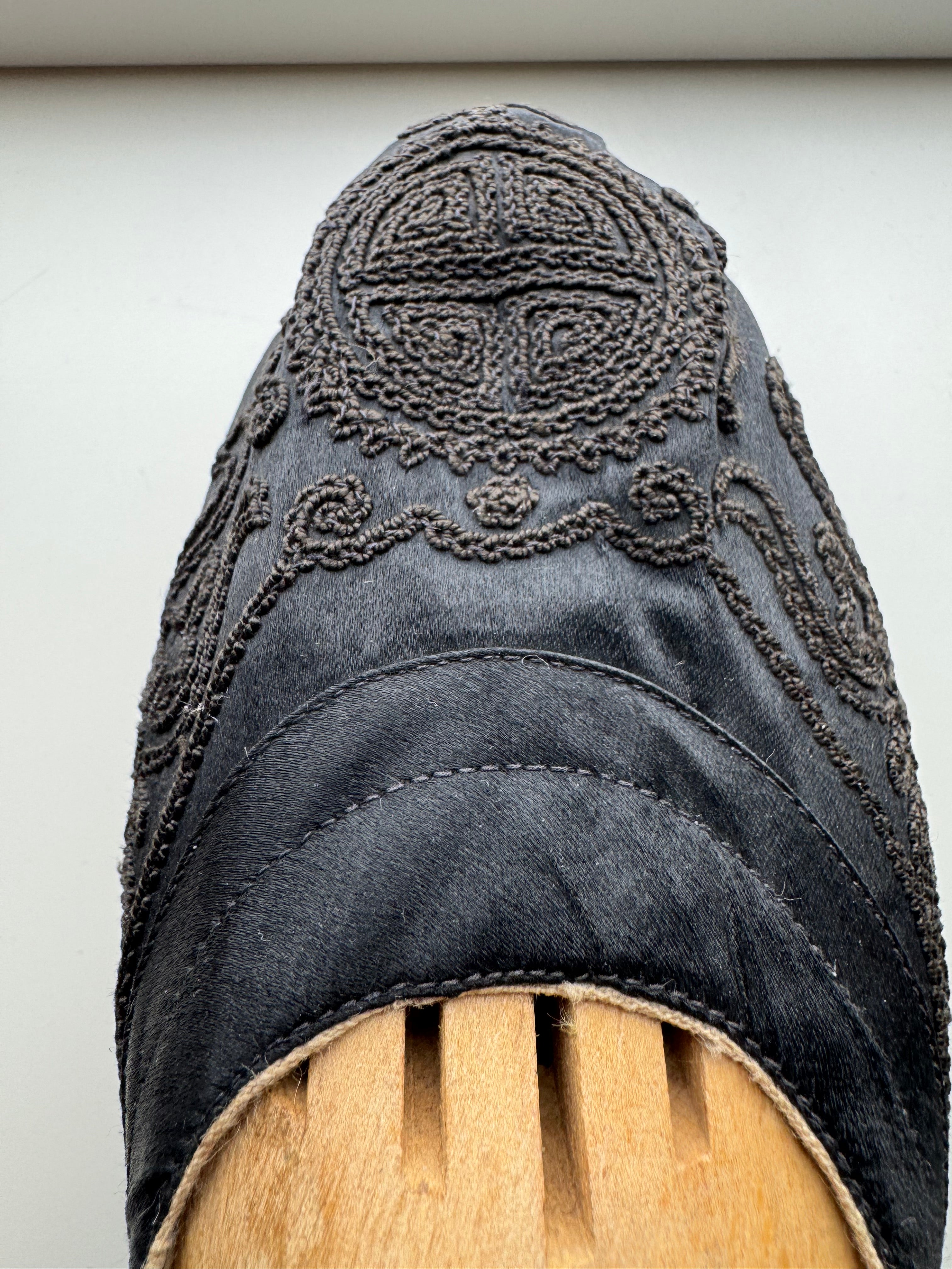 Antique Qing Dynasty Chinese Silk Vintage Manchu Slippers 1900-1910's