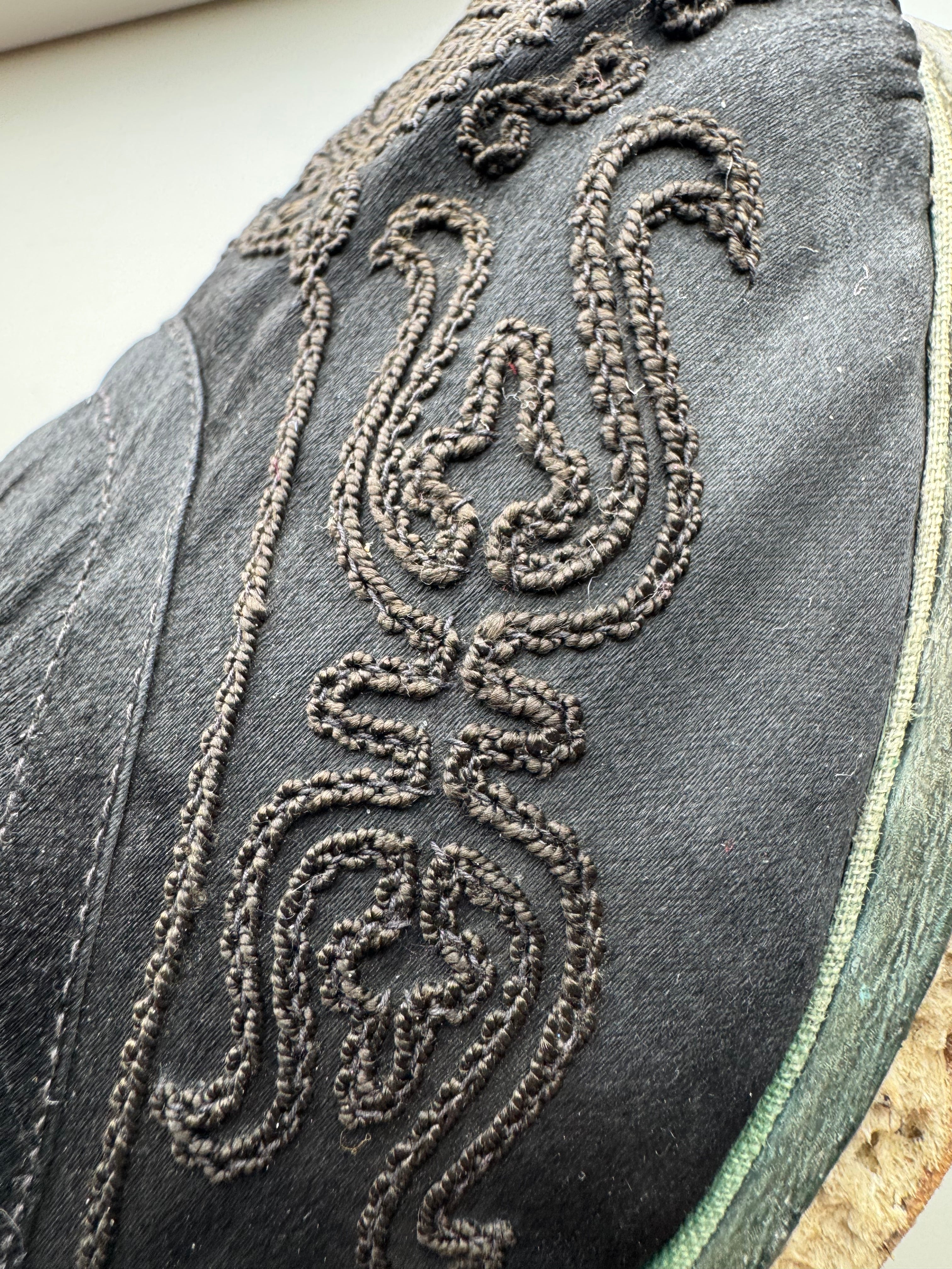 Antique Qing Dynasty Chinese Silk Vintage Manchu Slippers 1900-1910's