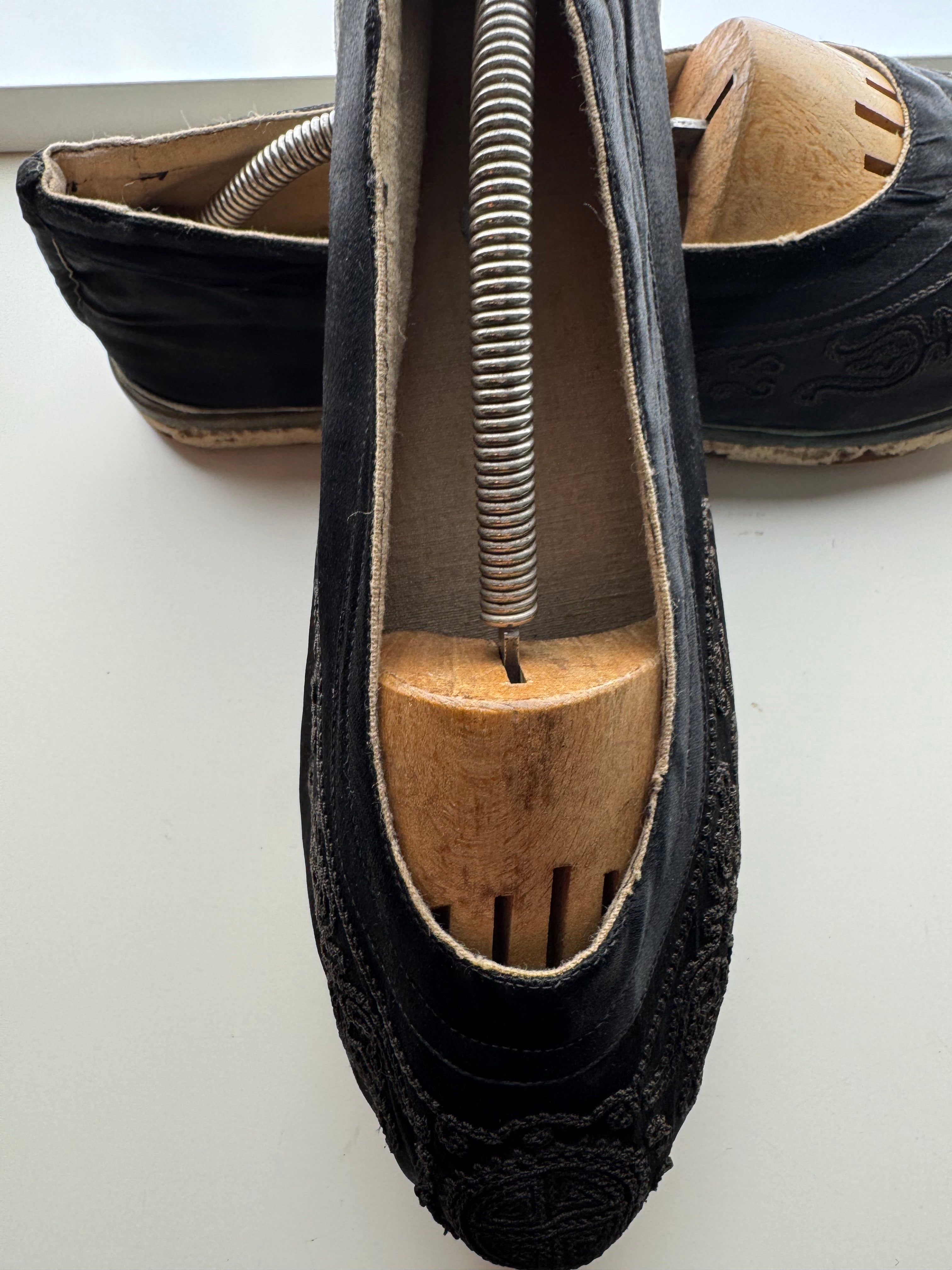 Antique Qing Dynasty Chinese Silk Vintage Manchu Slippers 1900-1910's