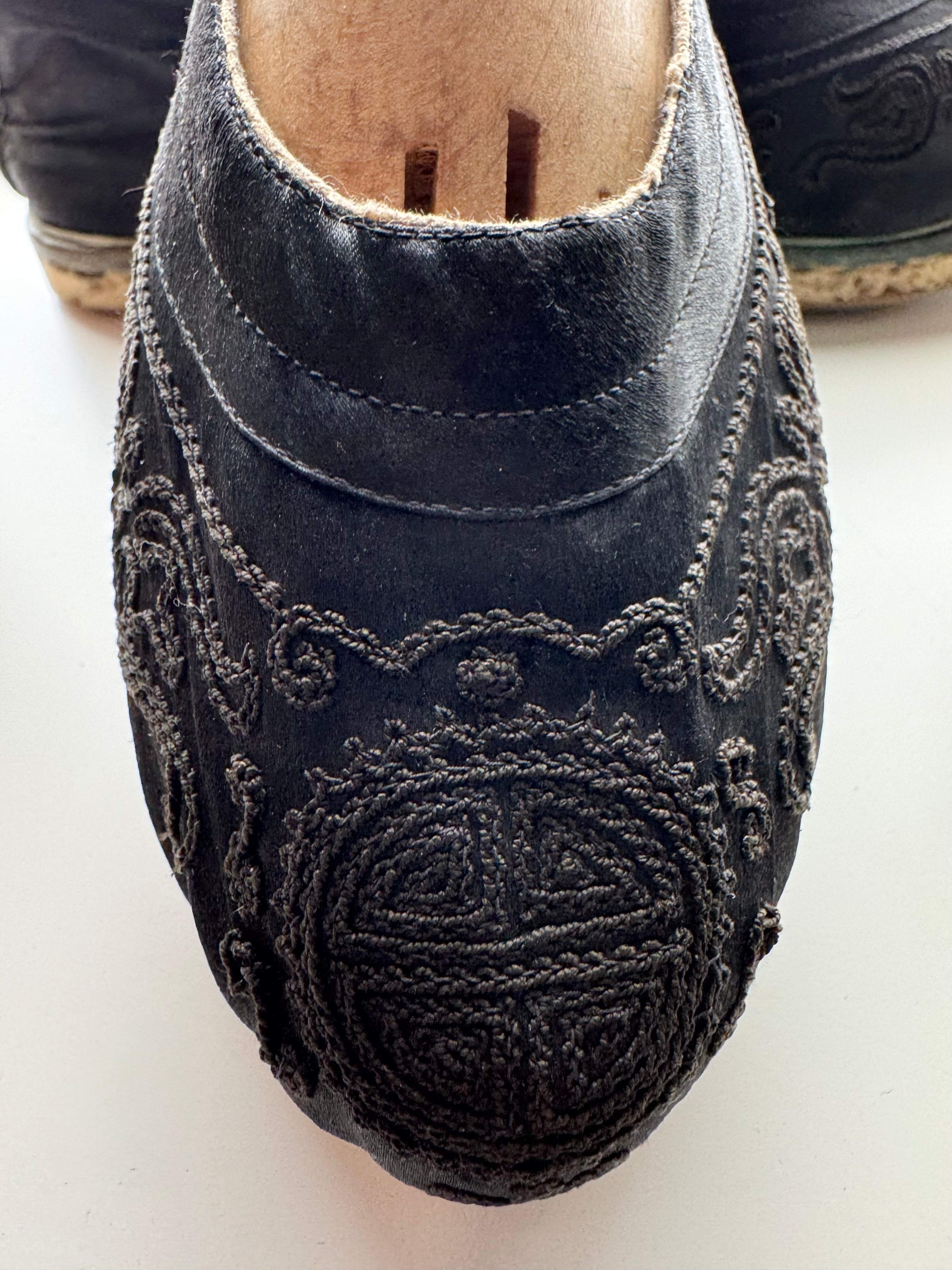 Antique Qing Dynasty Chinese Silk Vintage Manchu Slippers 1900-1910's