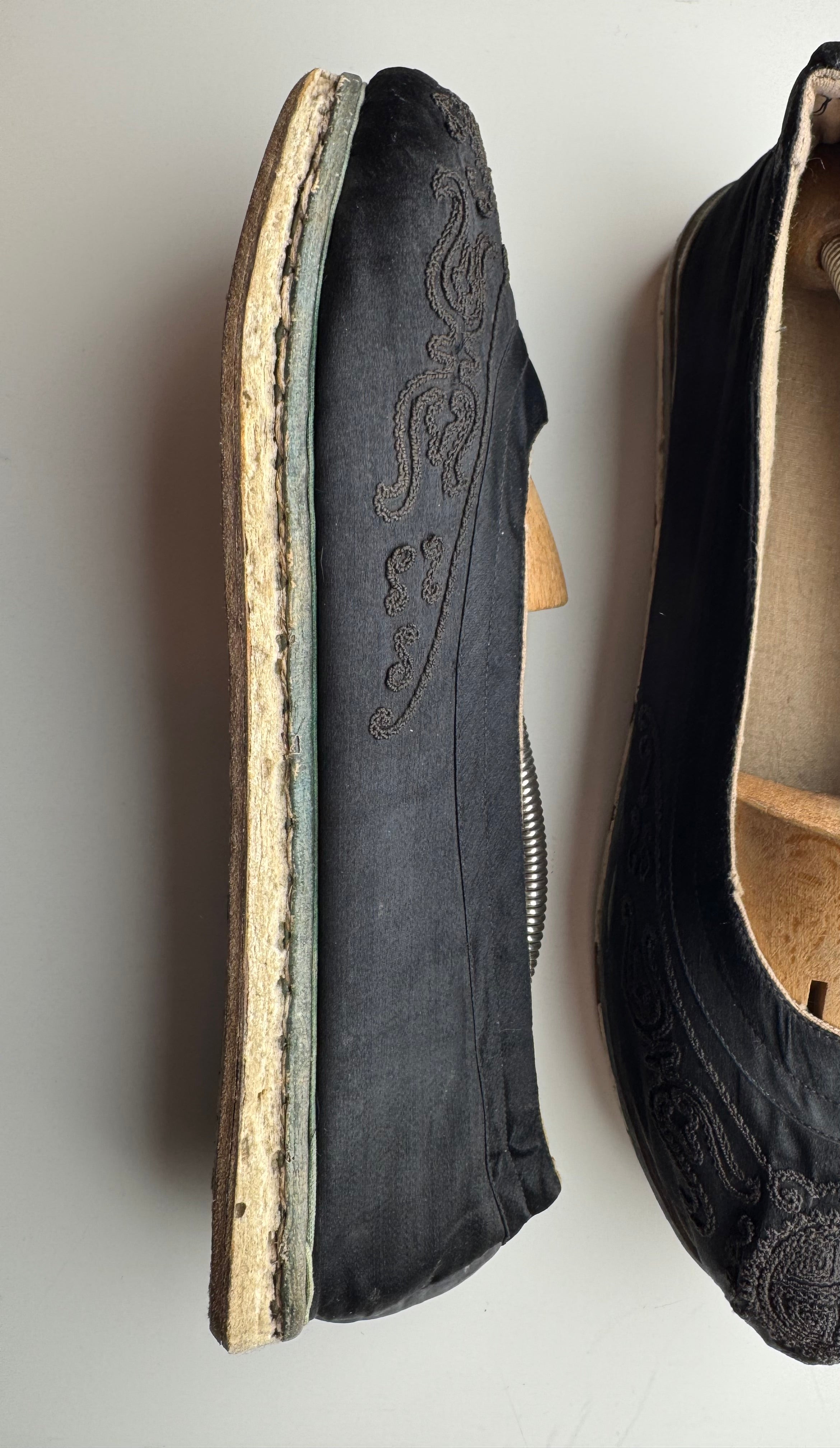 Antique Qing Dynasty Chinese Silk Vintage Manchu Slippers 1900-1910's