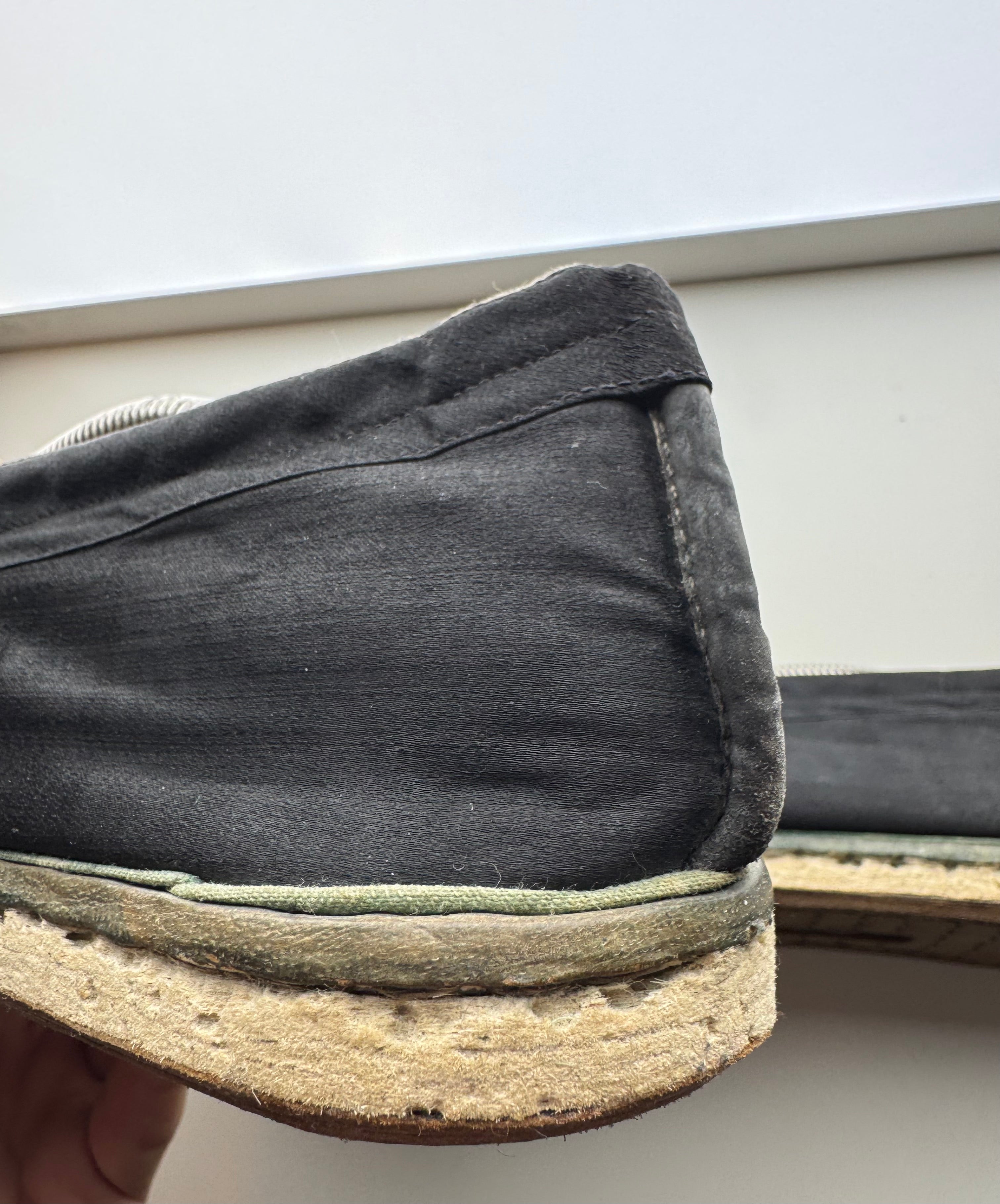 Antique Qing Dynasty Chinese Silk Vintage Manchu Slippers 1900-1910's