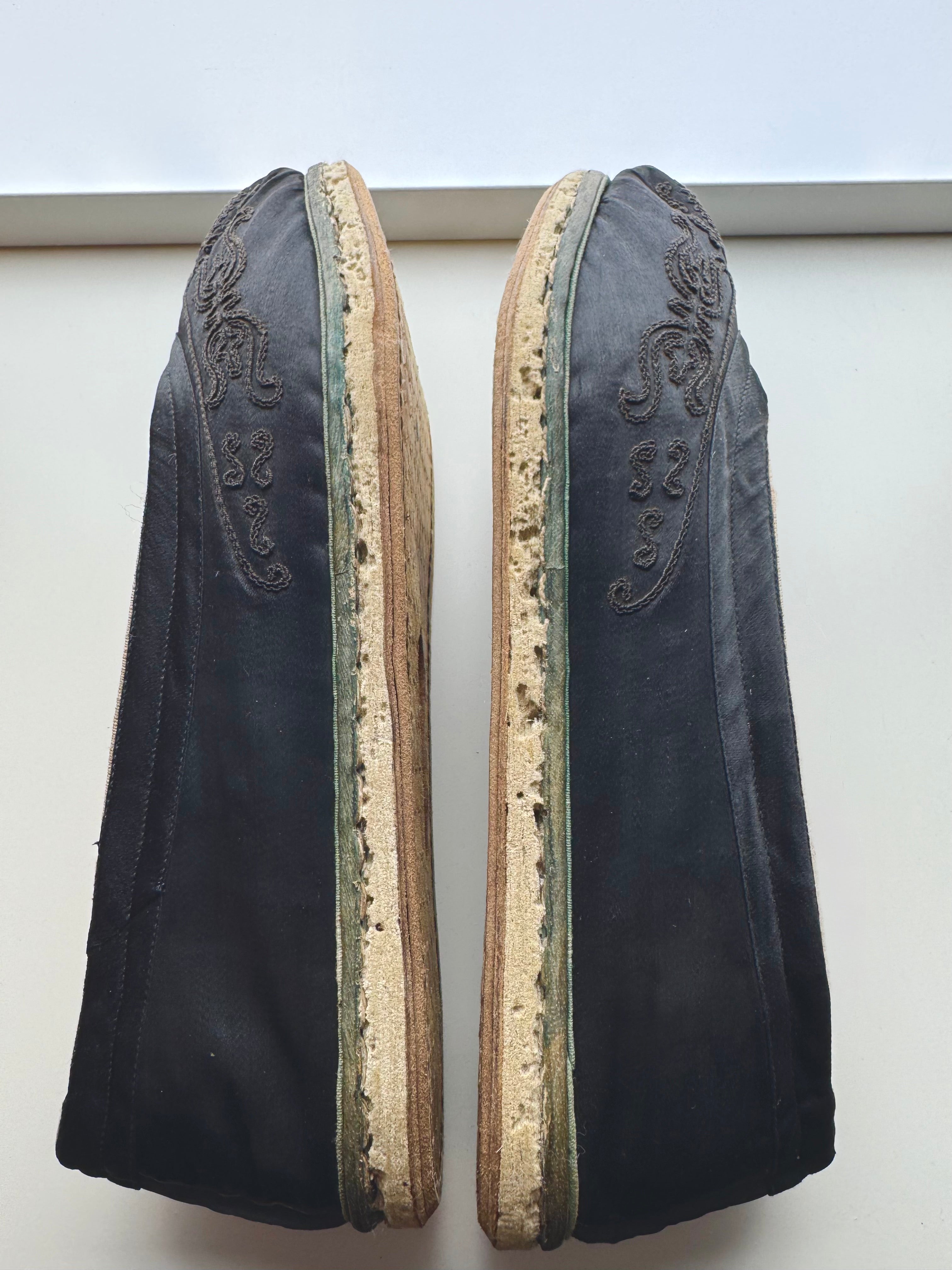 Antique Qing Dynasty Chinese Silk Vintage Manchu Slippers 1900-1910's