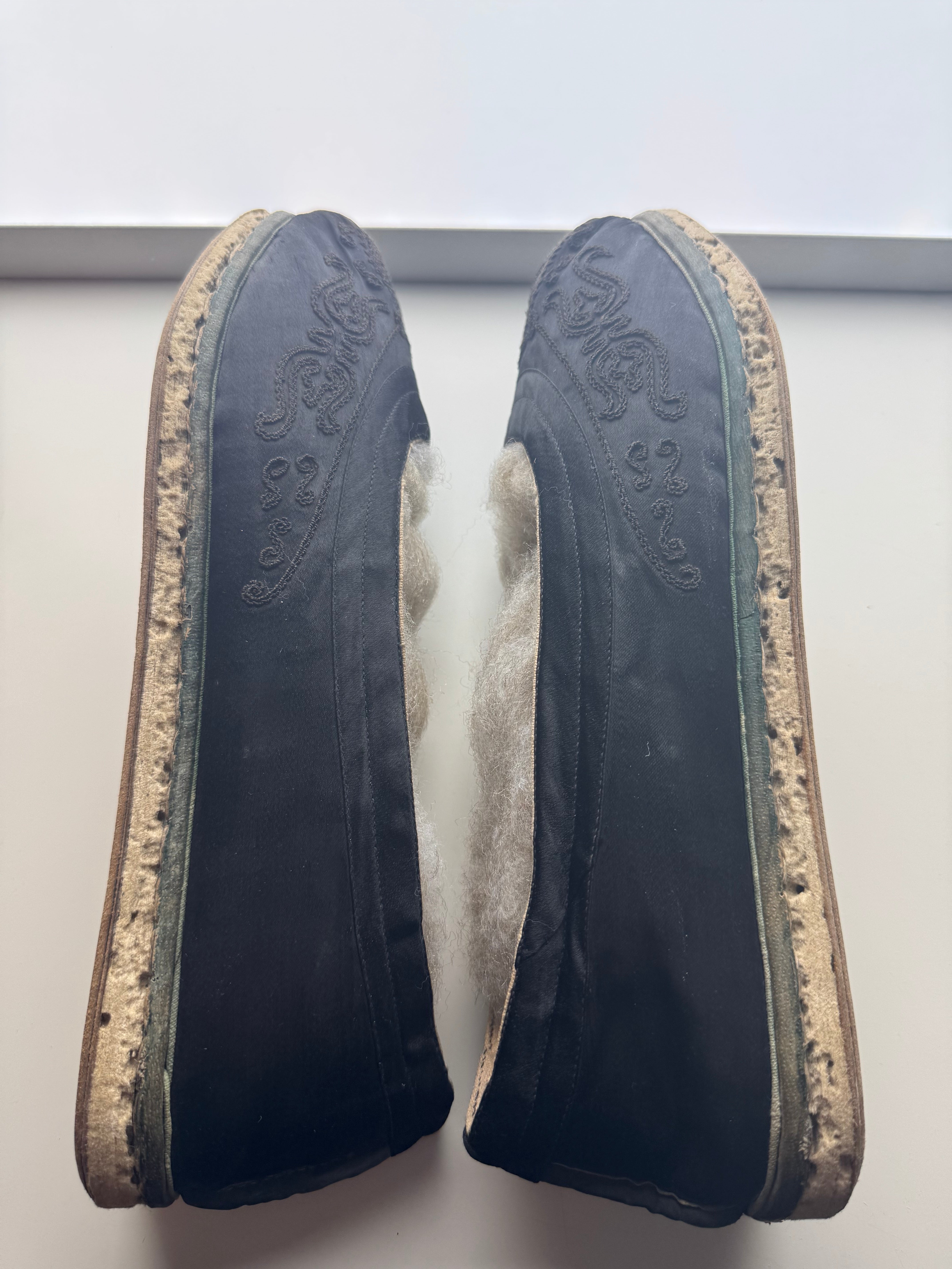 Antique Qing Dynasty Chinese Silk Vintage Manchu Slippers 1900-1910's