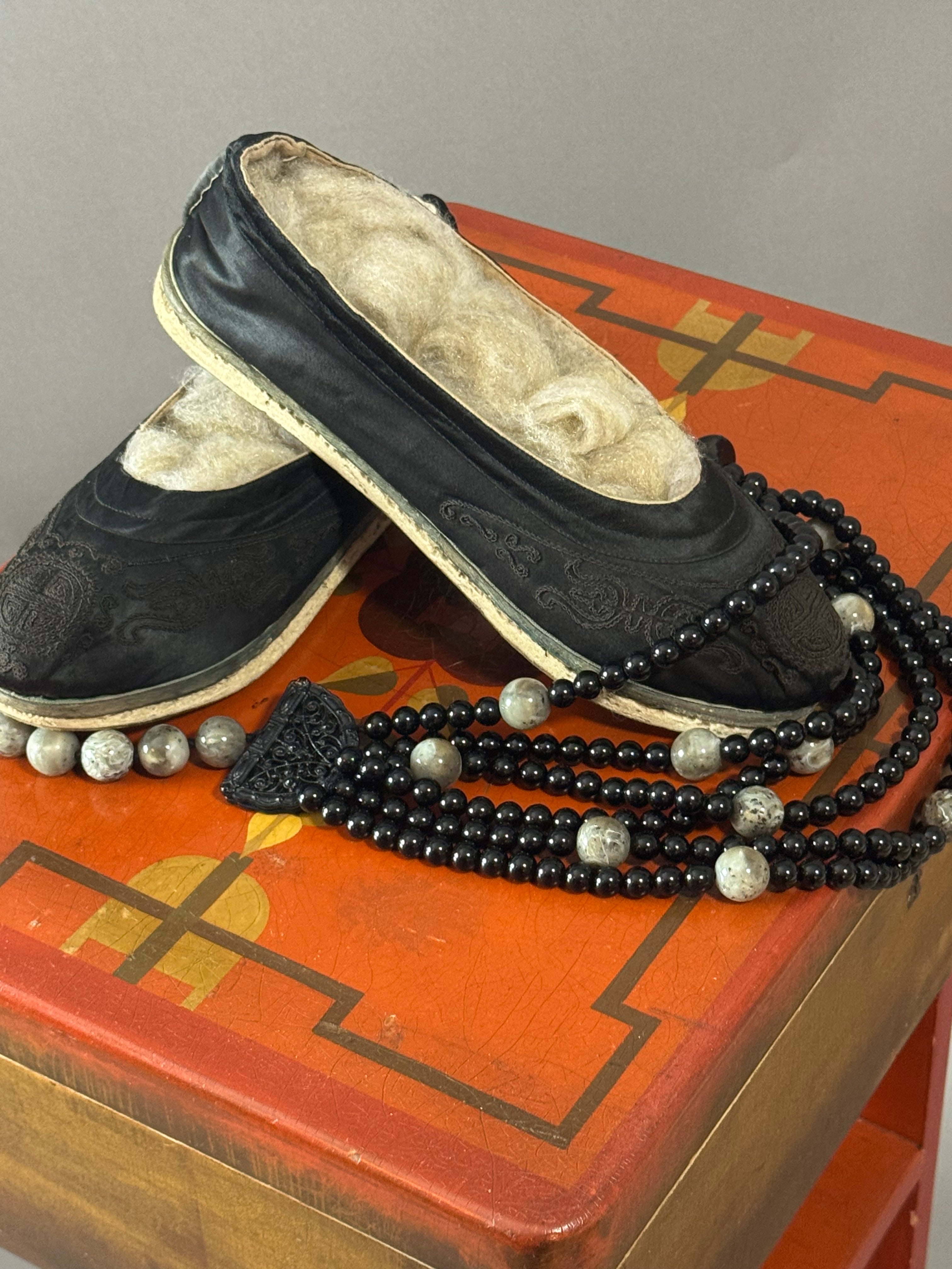 Antique Qing Dynasty Chinese Silk Vintage Manchu Slippers 1900-1910's